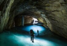 A Challenge for Experienced Climbers: The Booming Ice Chasm