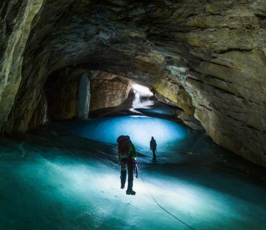 A Challenge for Experienced Climbers: The Booming Ice Chasm
